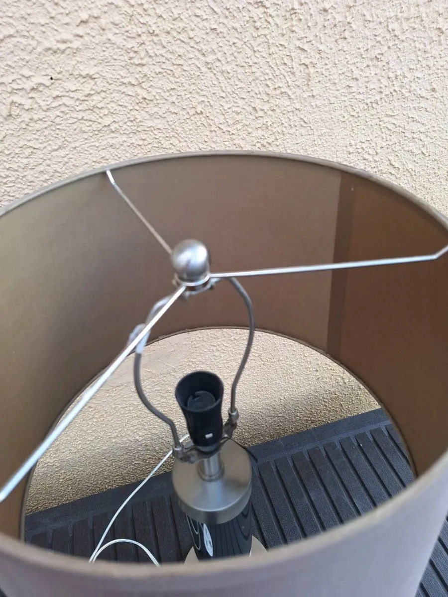 Lovely metal table lamp - Image 3