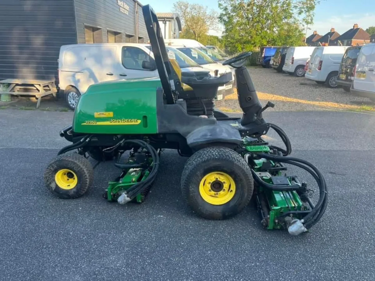 4 gang John deer ride on mower - Image 1