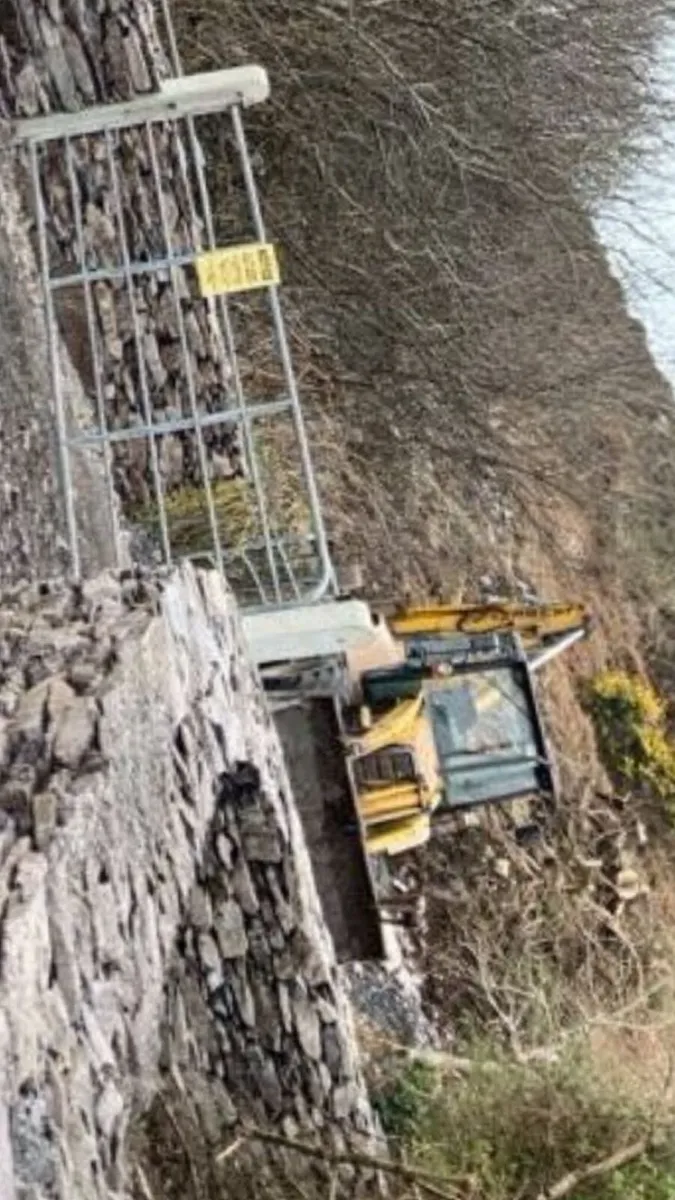 Rubber Tyer digger - Image 2