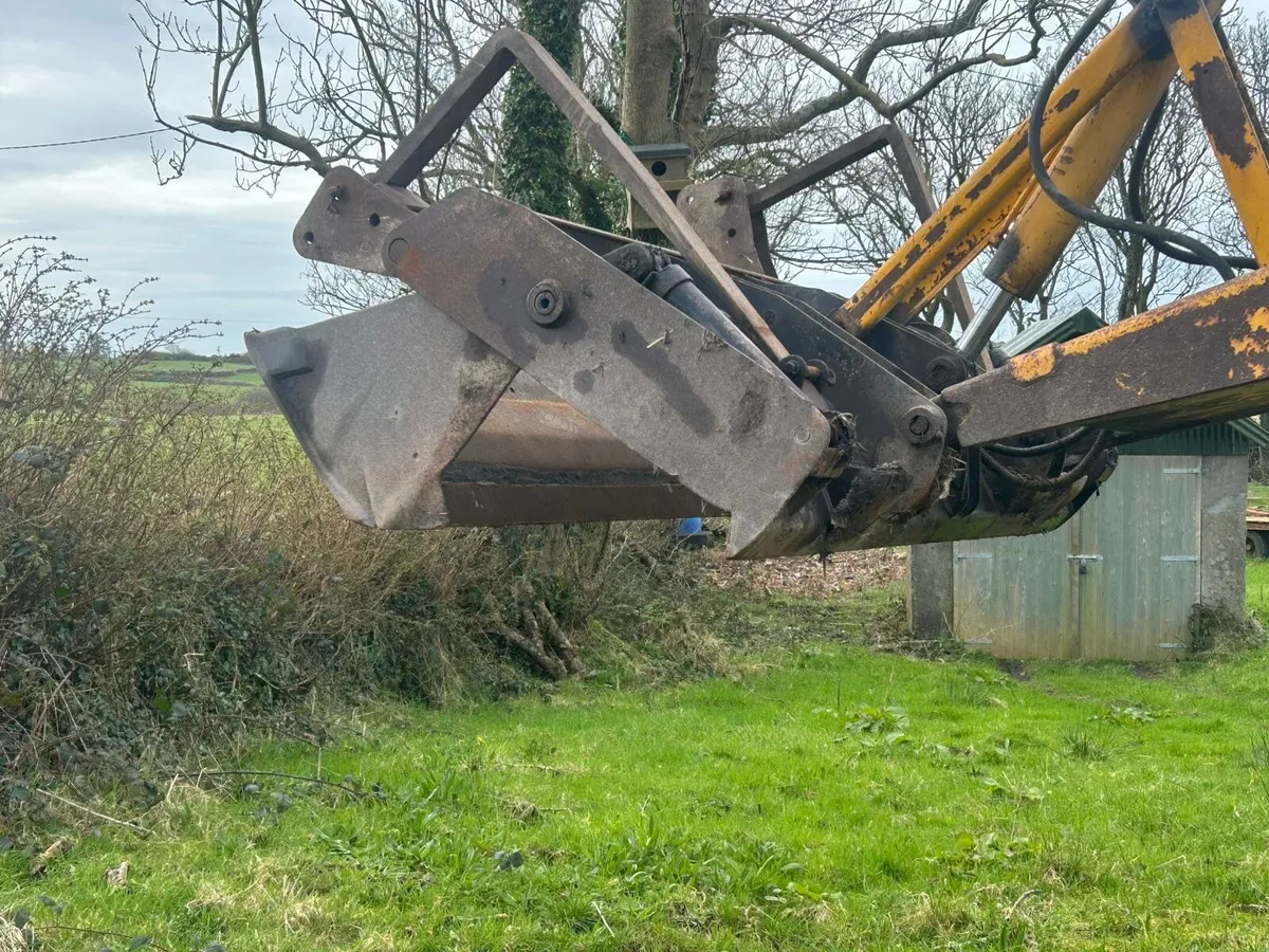 Rubber Tyer digger - Image 3