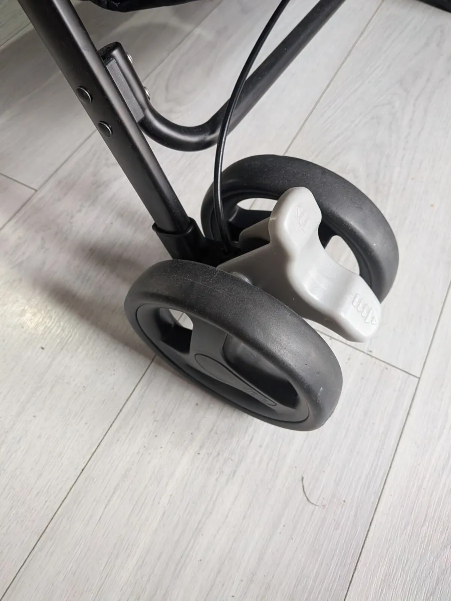 Joie twin Stroller - Image 4