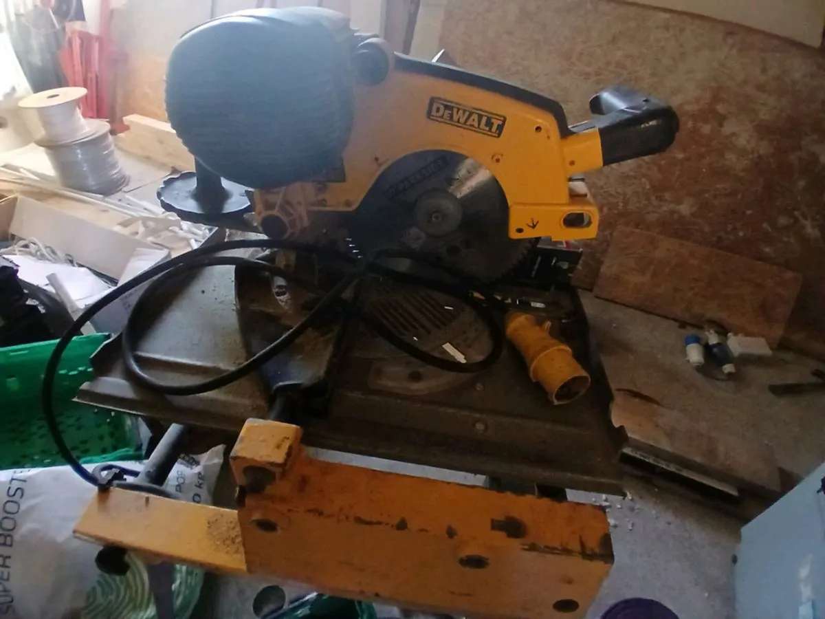 Dewalt flip saw table and chop saw combined - Image 1