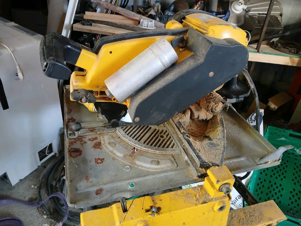 Dewalt flip saw table and chop saw combined - Image 2