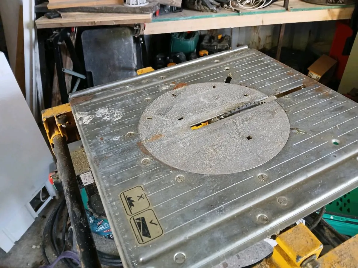 Dewalt flip saw table and chop saw combined - Image 3
