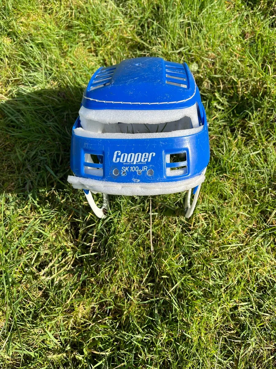 Hurling helmet - Image 1