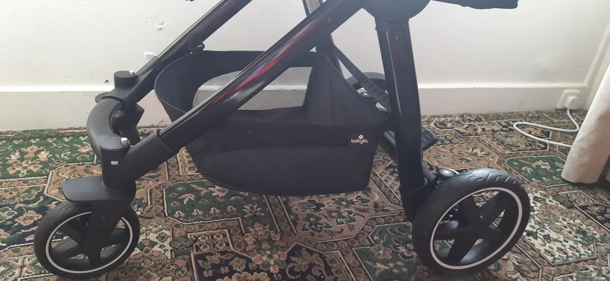 Baby travel system+ car seat, Excellent condition - Image 2