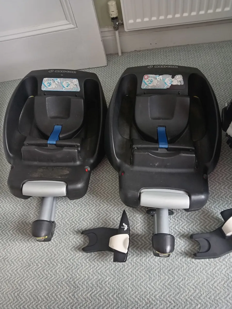 Free Maxi Cosi car seat with two isofix bases - Image 2