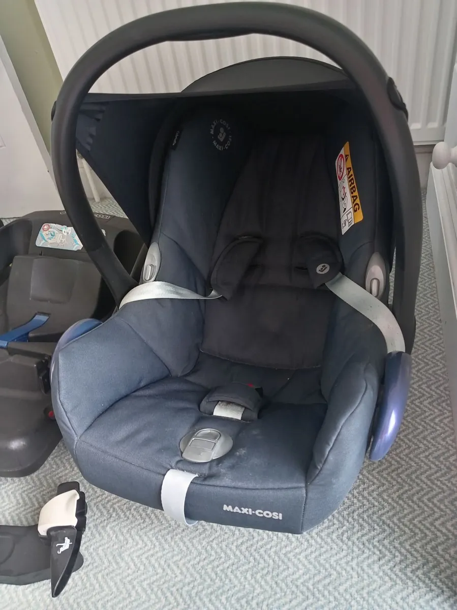 Free Maxi Cosi car seat with two isofix bases - Image 3