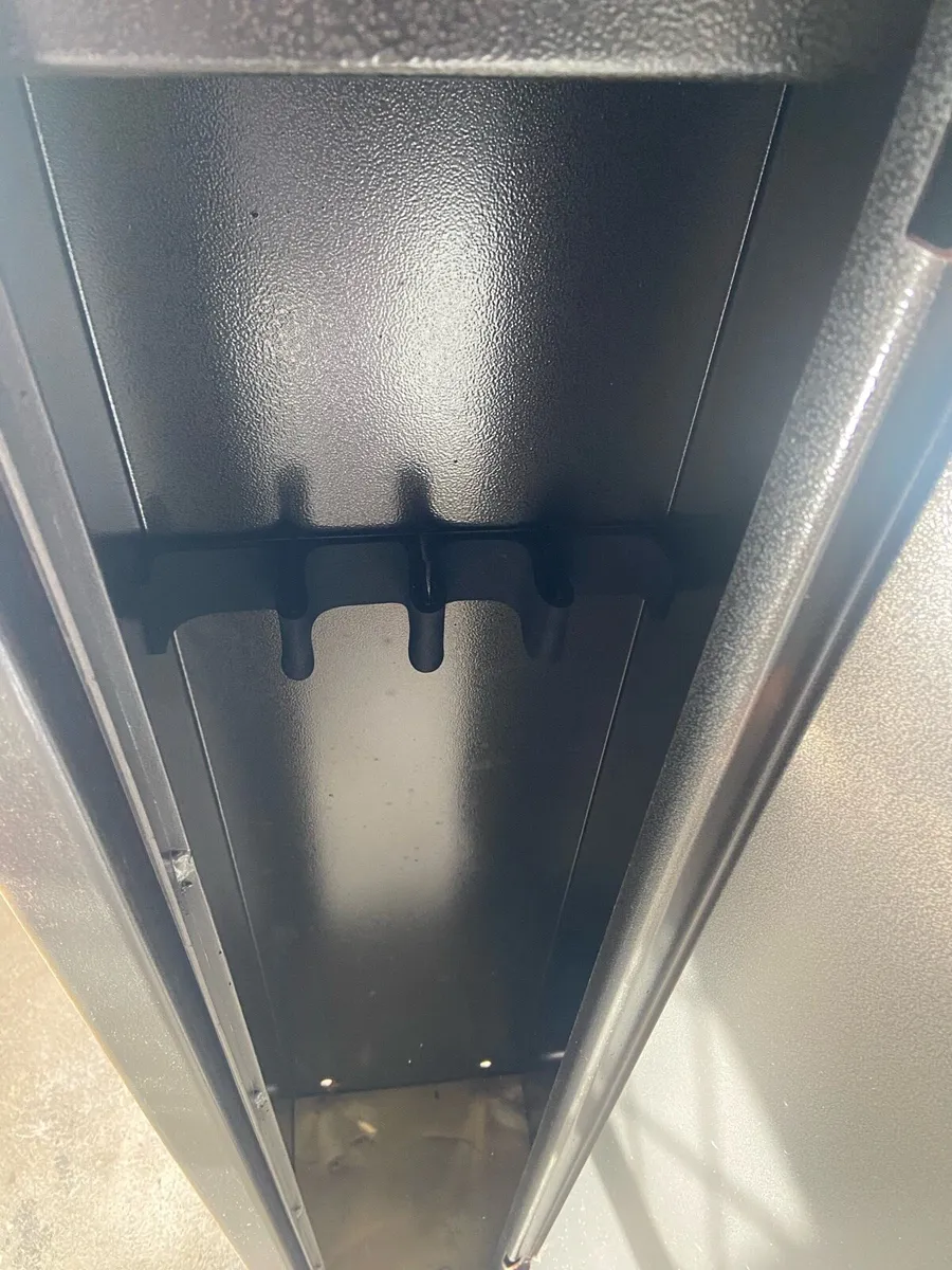 Gun safe Holds 4 Guns - Image 2