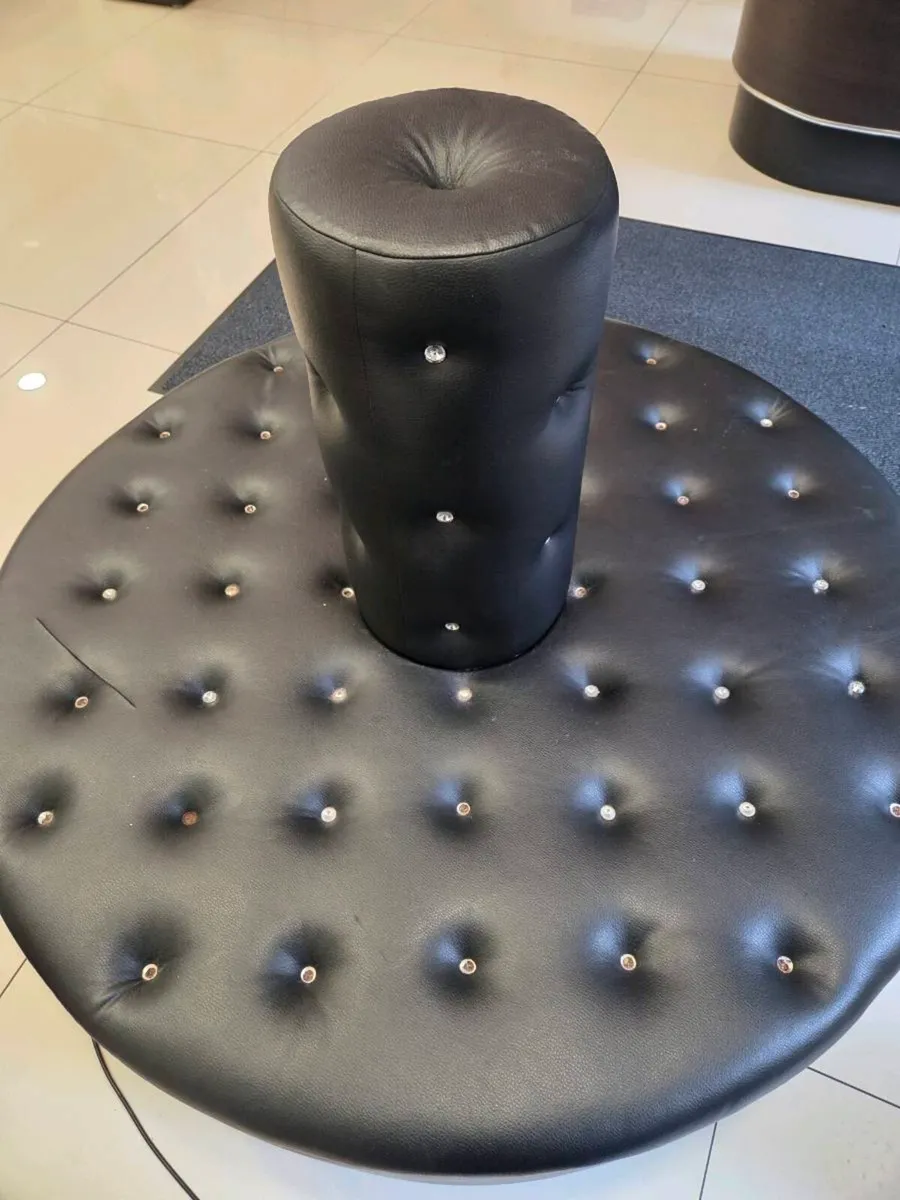 Waiting sitting area Free - Image 2