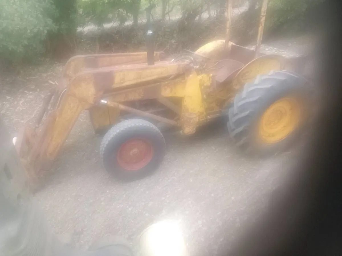 Digger massey 35 - Image 1