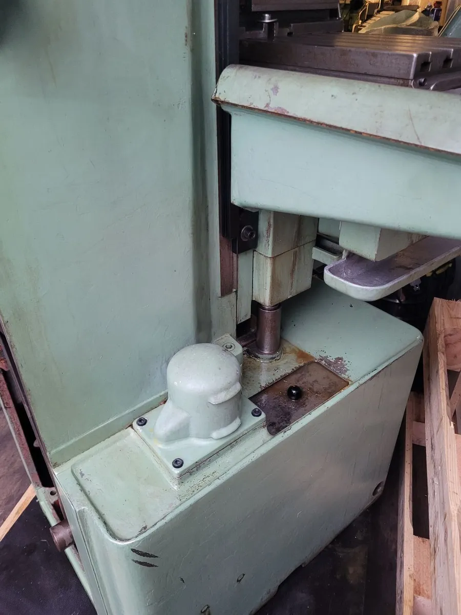 Aciera F4 universal milling machine - Image 4