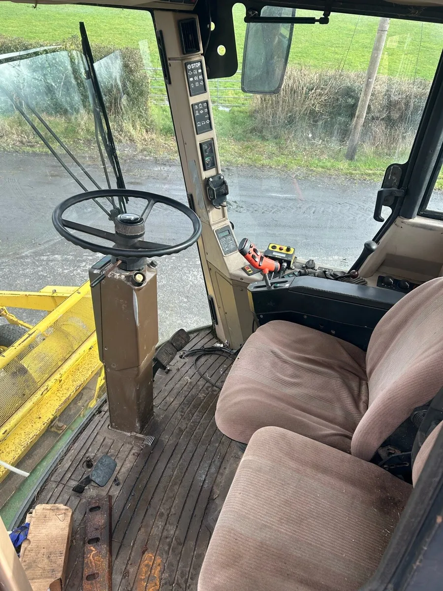 John Deere 6910 harvester - Image 4