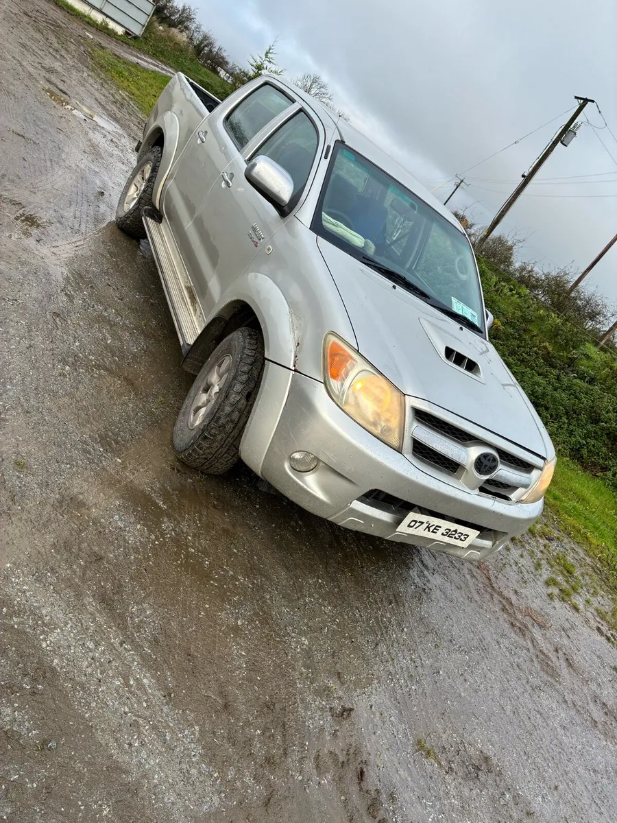 Toyota hilux - Image 3