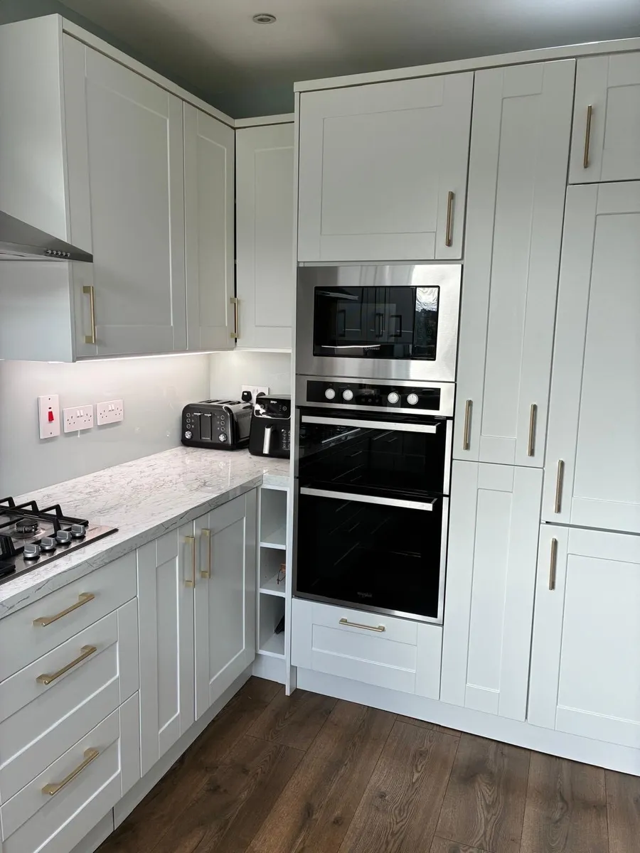 Shaker Kitchen - Image 1