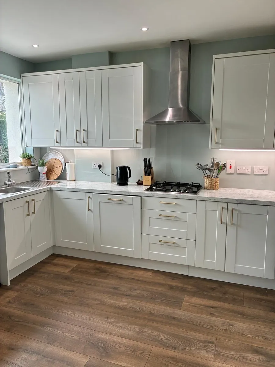 Shaker Kitchen - Image 4