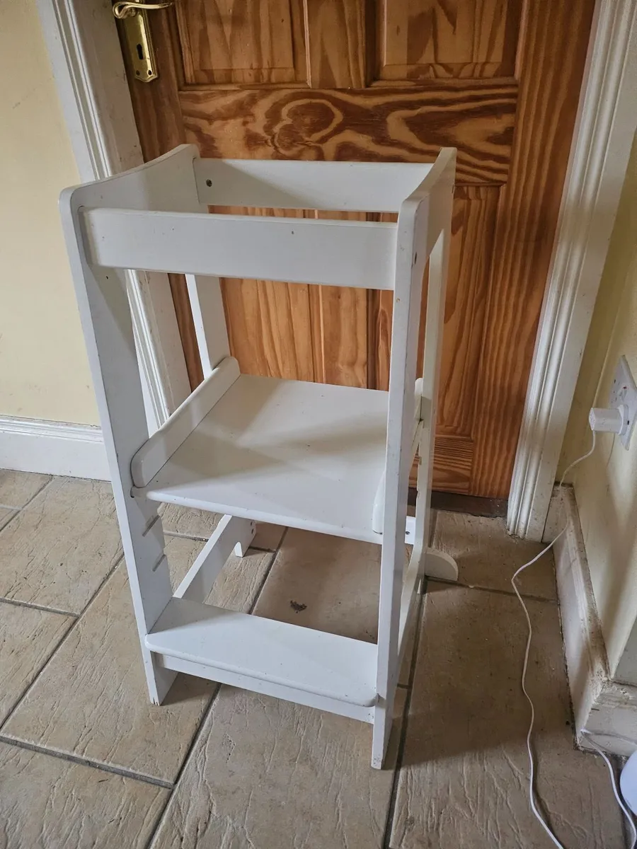 Toddler helper step - Image 1