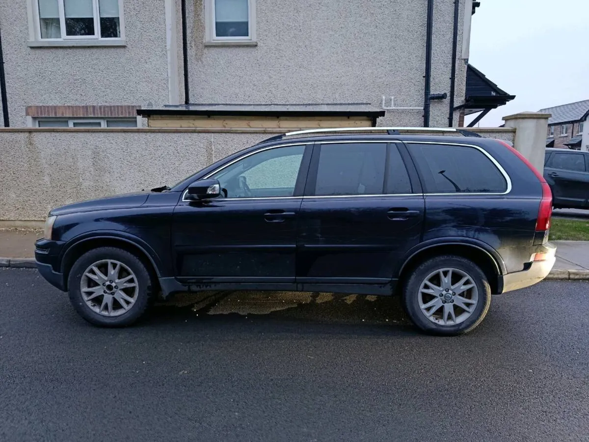 Volvo XC90 - Image 1