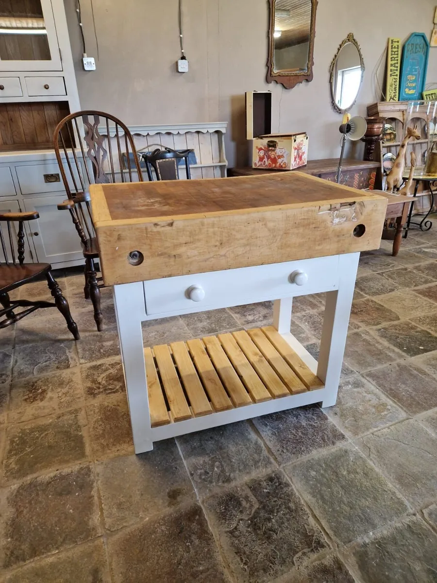 Vintage maple butcher block, bespoke pine base - Image 1