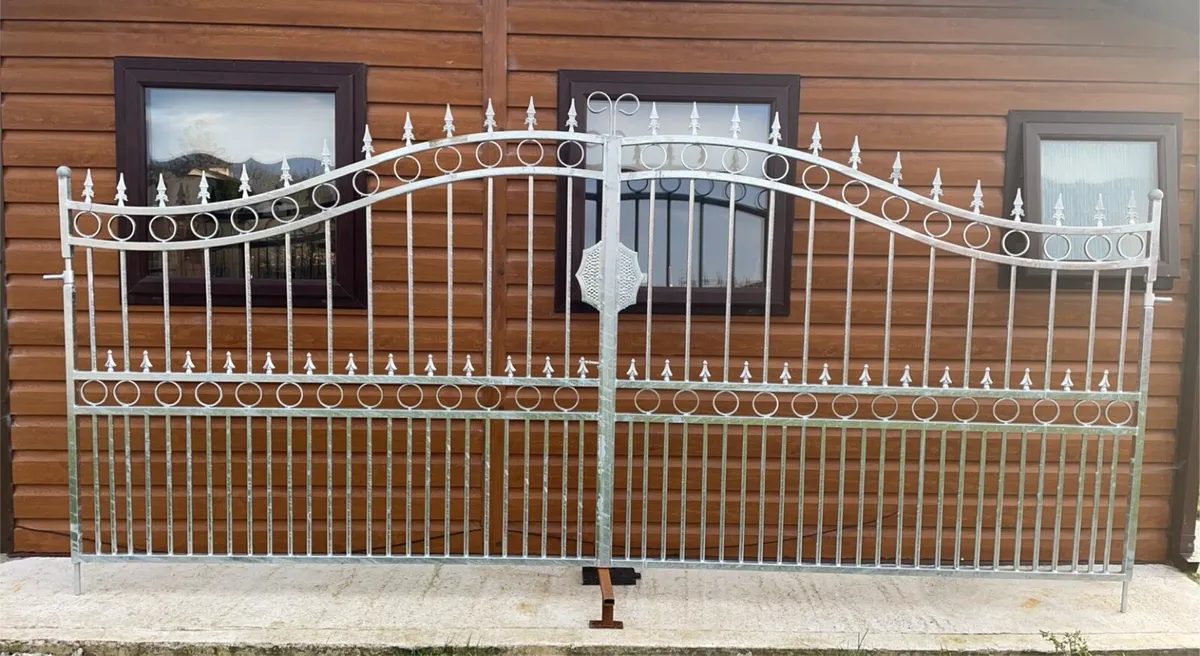 EXCLUSIVE OFFER WITH THIS AD ONLY (€250 free !) - Image 2