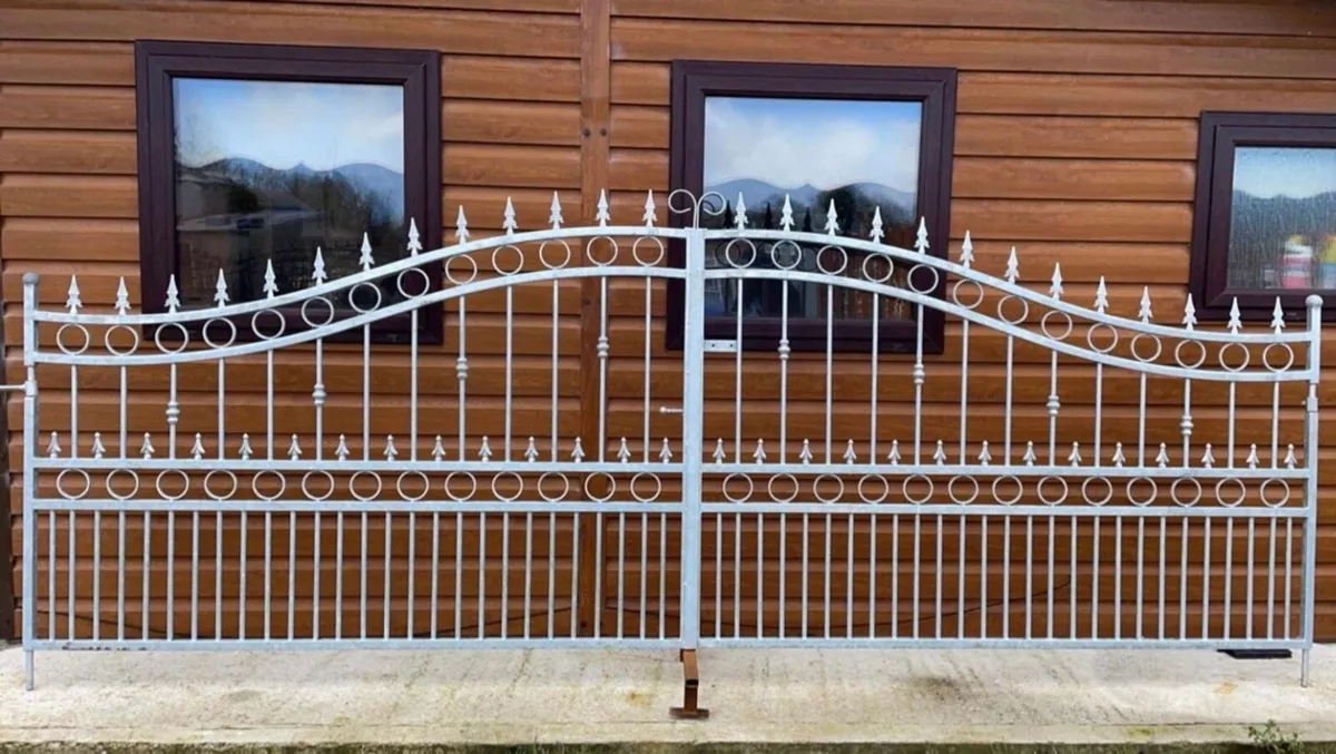 EXCLUSIVE OFFER WITH THIS AD ONLY (€250 free !) - Image 1