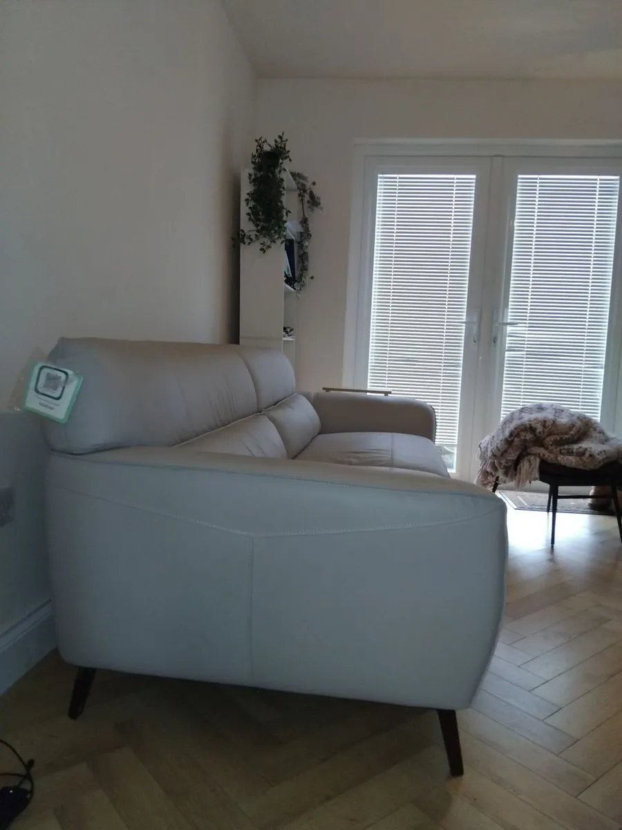 Leather 3 seater sofa - Image 2
