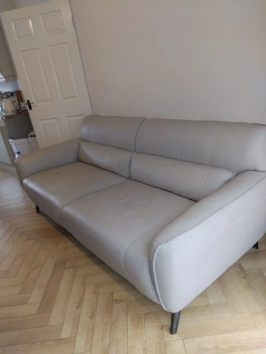 Leather 3 seater sofa - Image 4