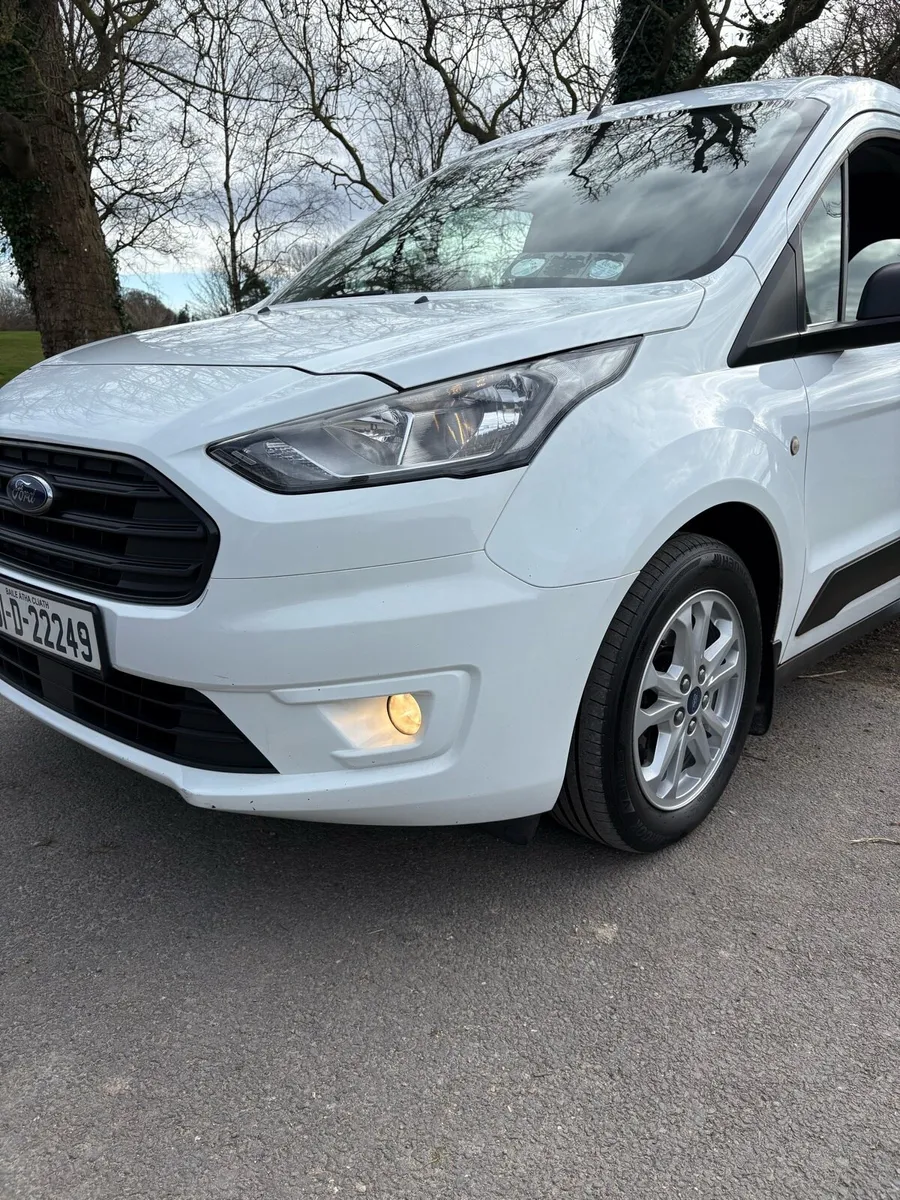 TRANSIT CONNECT TREND LWB 3 SEATER CVRT 03/27 - Image 3