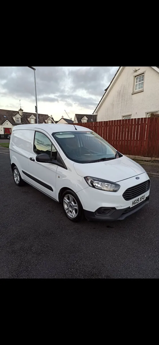 Ford Transit Courier Van - Image 3