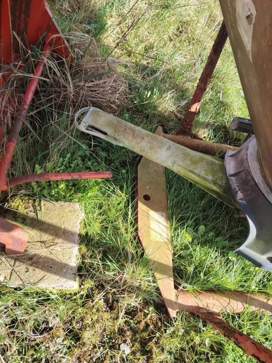 Fertilizer spreader/shaker - Image 3