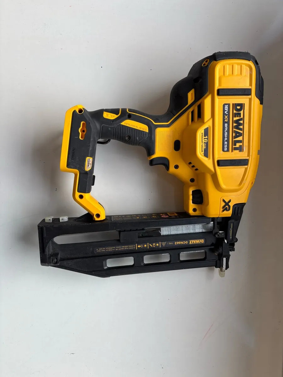 Dewalt 16g 2nd fix straight pinner dcn662 - Image 2