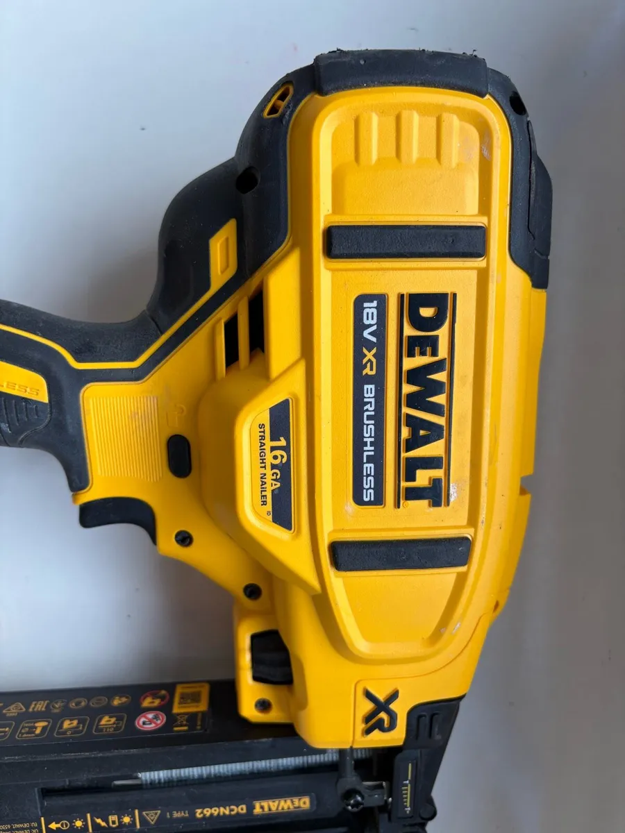 Dewalt 16g 2nd fix straight pinner dcn662 - Image 3
