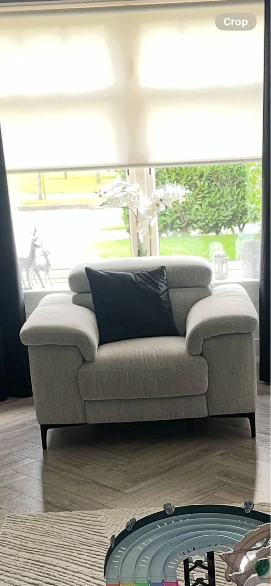 REDUCED!!!!  Electric Reclining chair - Image 3