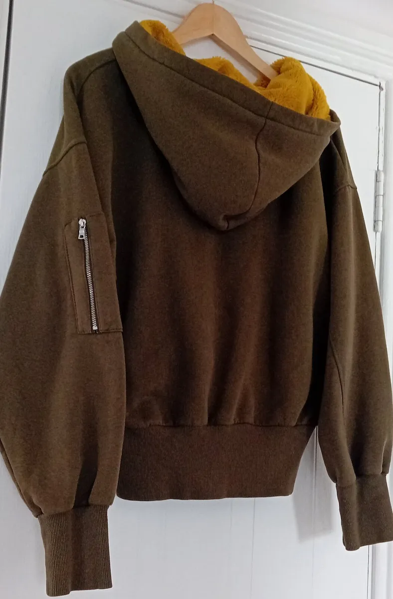 Bershka Zipper Jacket - Image 2