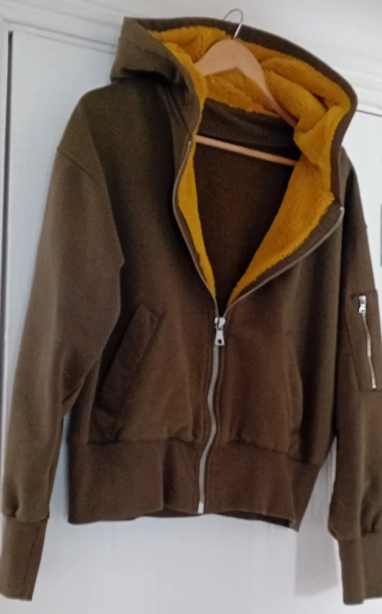 Bershka Zipper Jacket - Image 3