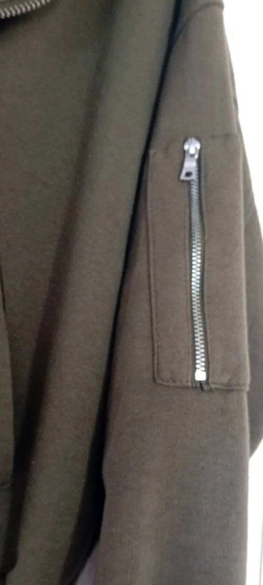 Bershka Zipper Jacket - Image 4