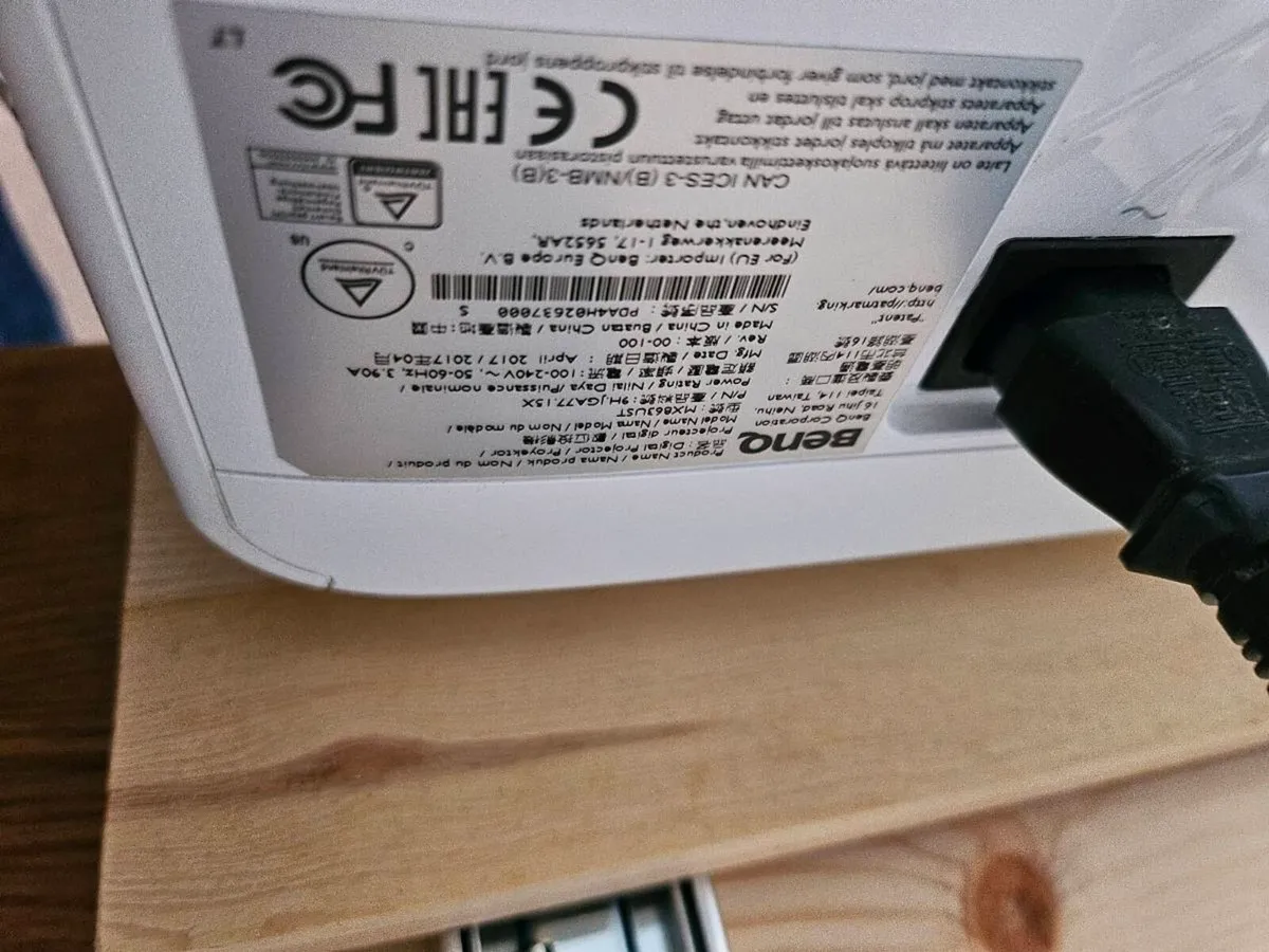 BenQ ust Projector - Image 4