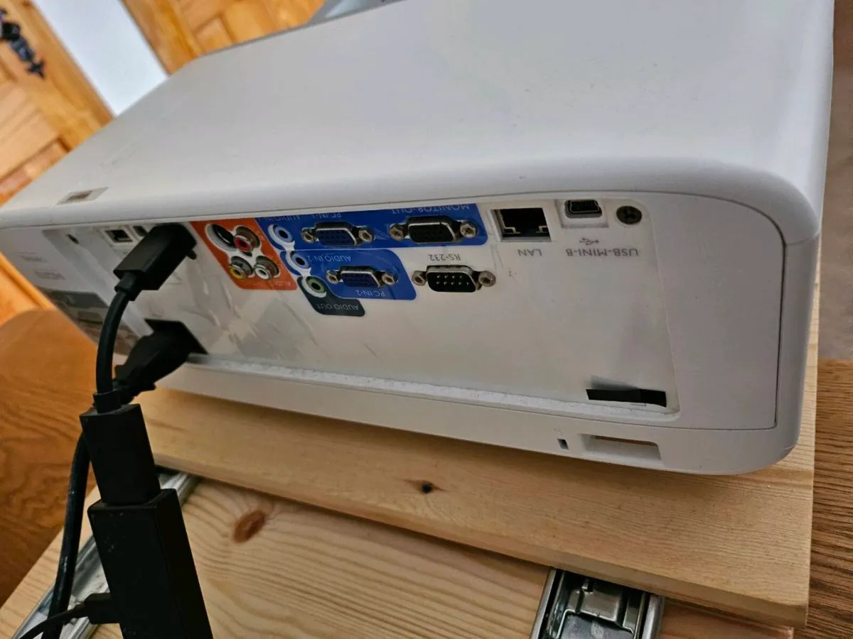 BenQ ust Projector - Image 3