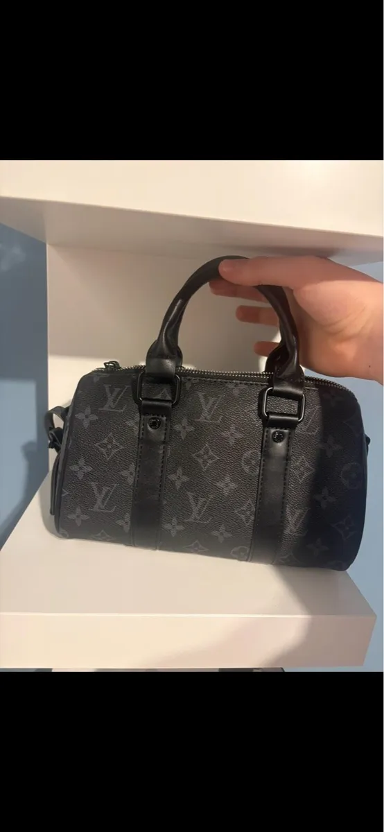 Louis Vuitton mens  Keepall Bandoulière 25 - Image 1
