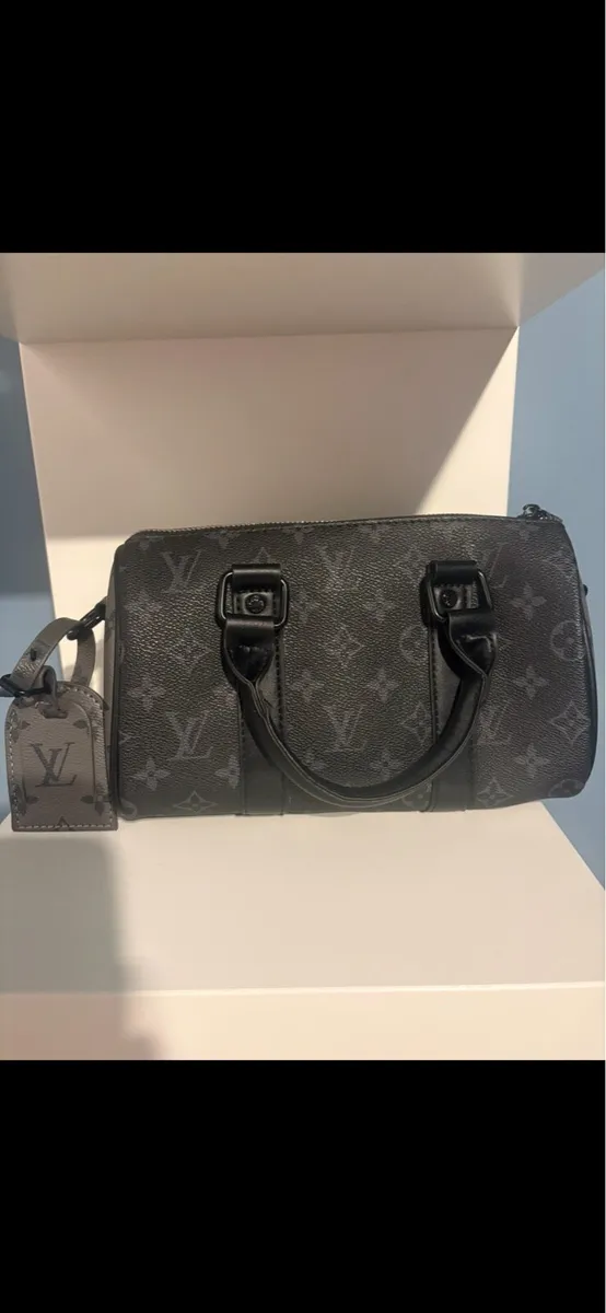 Louis Vuitton mens  Keepall Bandoulière 25 - Image 2
