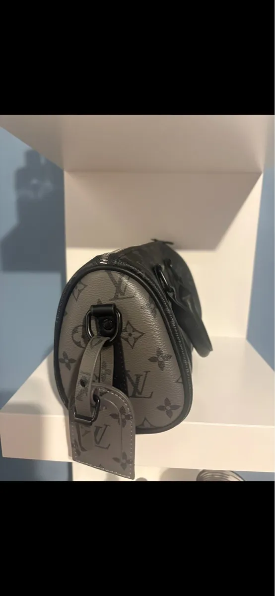 Louis Vuitton mens  Keepall Bandoulière 25 - Image 3