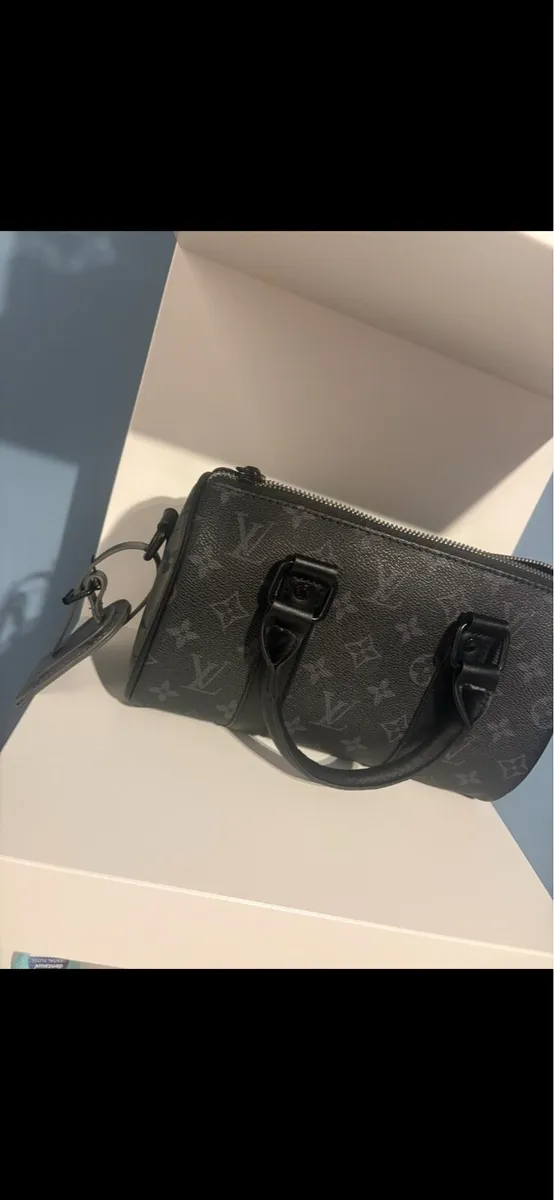 Louis Vuitton mens  Keepall Bandoulière 25 - Image 4