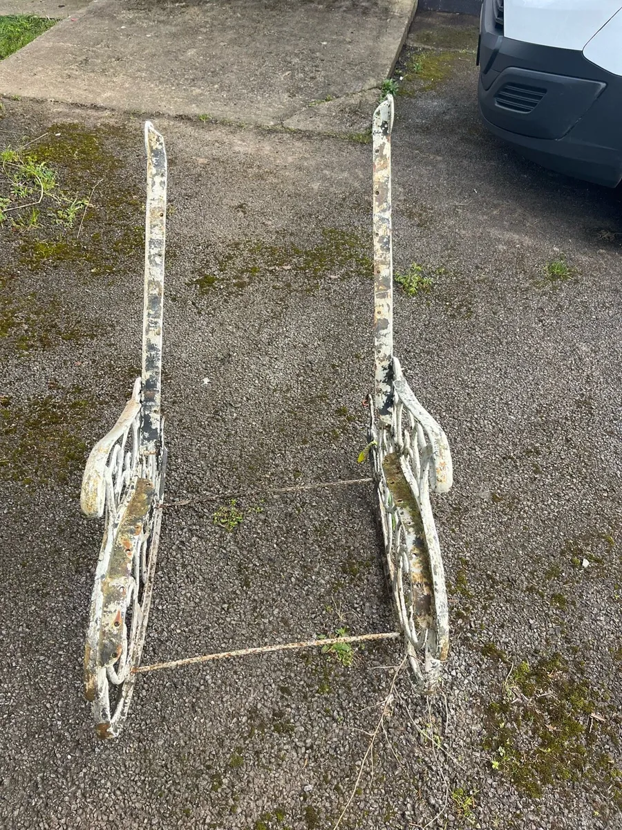 Cast iron garden rocking chair frame - Image 1