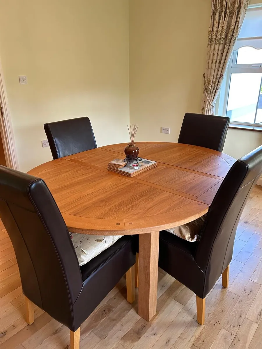 Table and Chairs , Gas hob - Image 2
