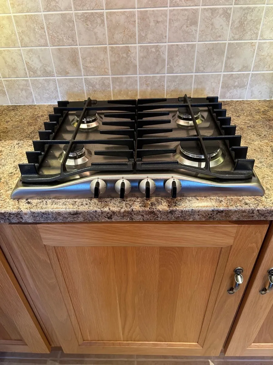 Table and Chairs , Gas hob - Image 4