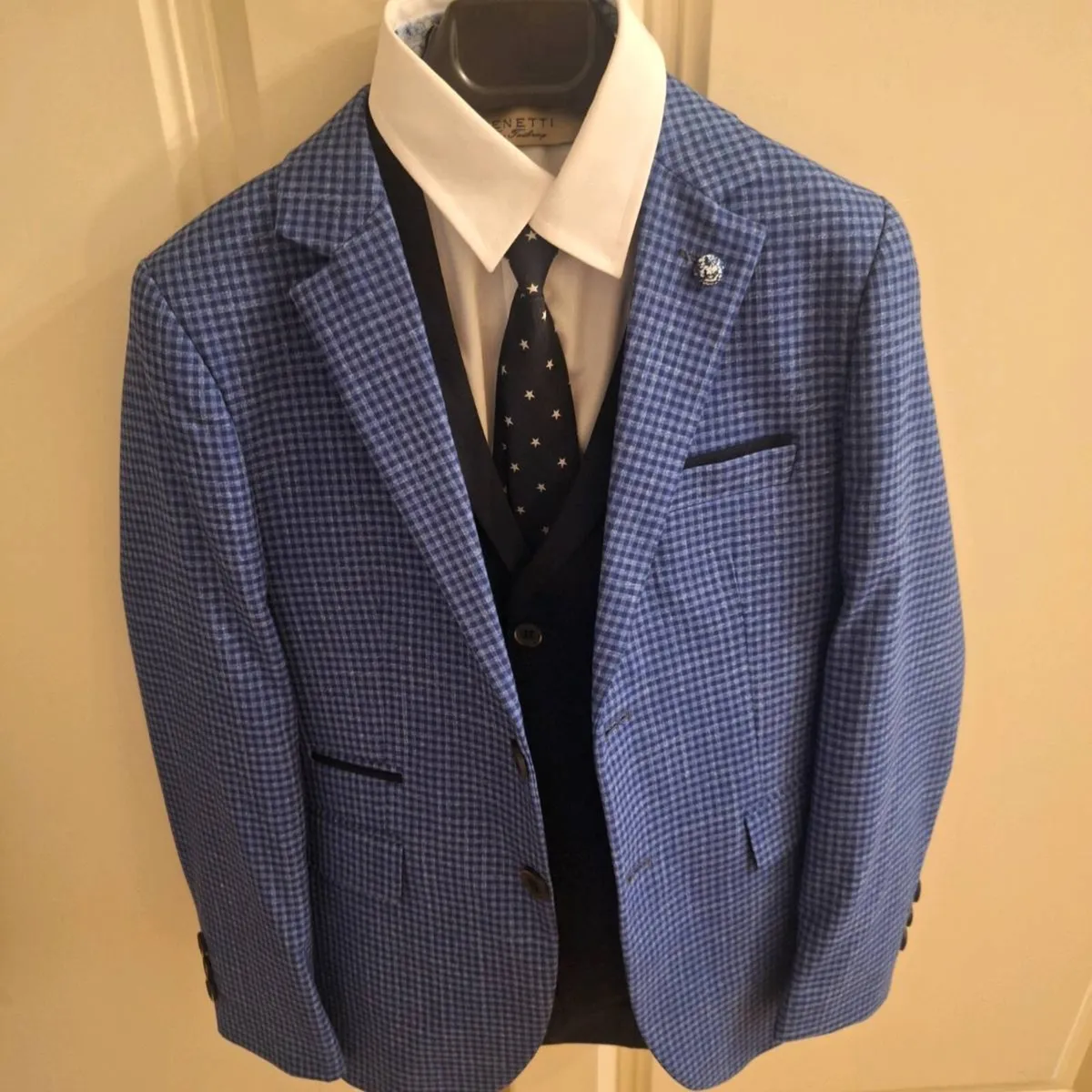 Three suits - Image 1