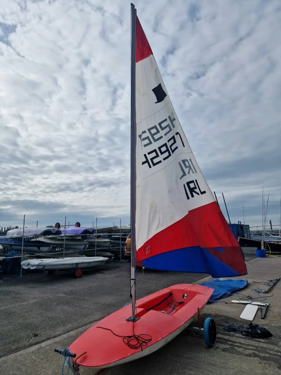 Topper sailing dinghy - Image 1