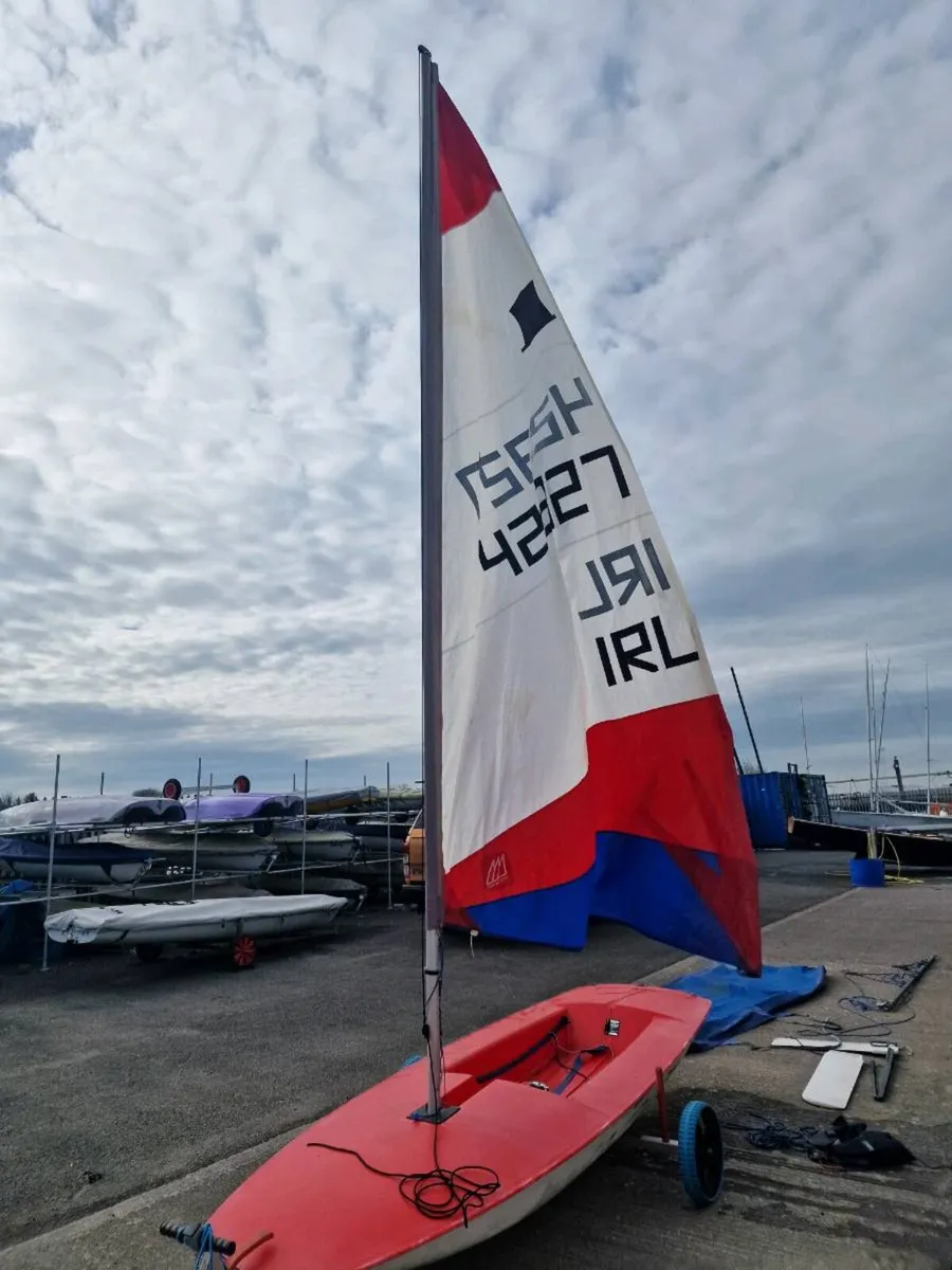 Topper sailing dinghy - Image 2