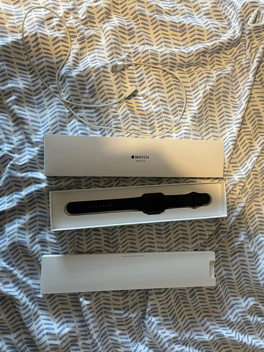 Apple Watch Series 3  like new - Image 2