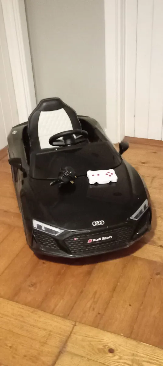 Audi R8 Spyder ride on car - Image 1